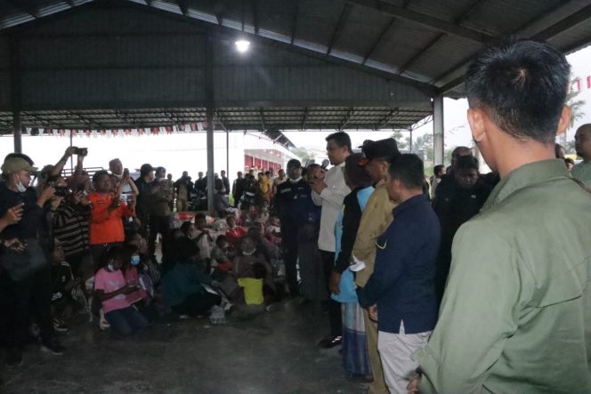 
					Pasca Erupsi Sinabung, Gubernur Sumut Cek Pos Pengamatan dan Pengungsi